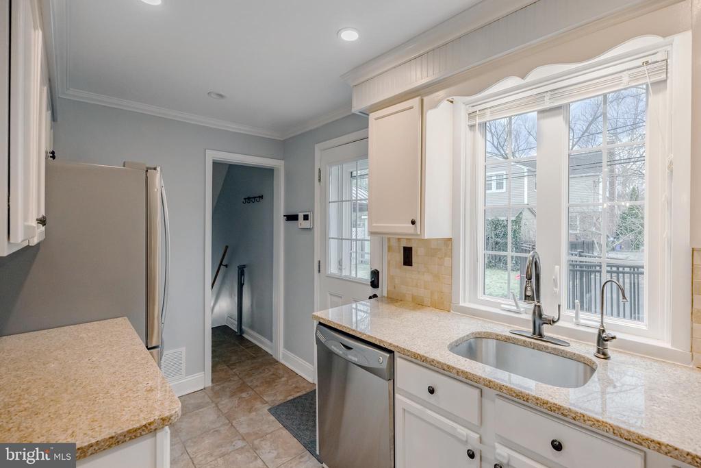 216 Earlington Rd