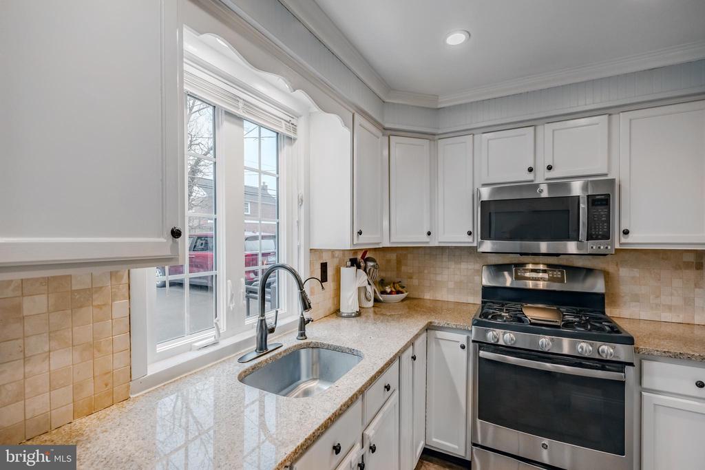 216 Earlington Rd