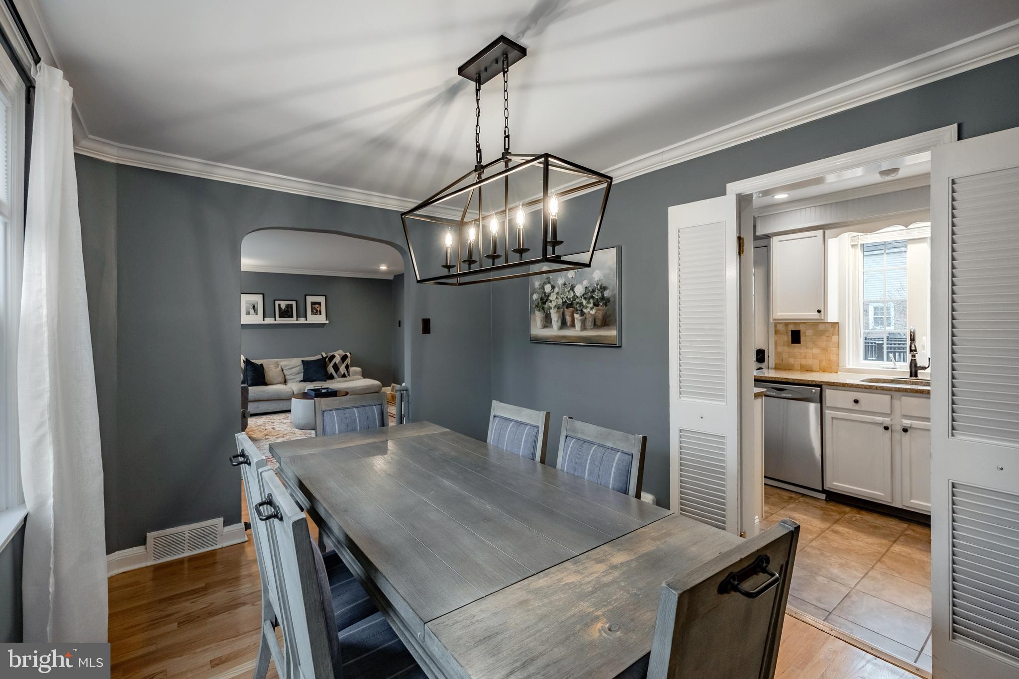 216 Earlington Rd
