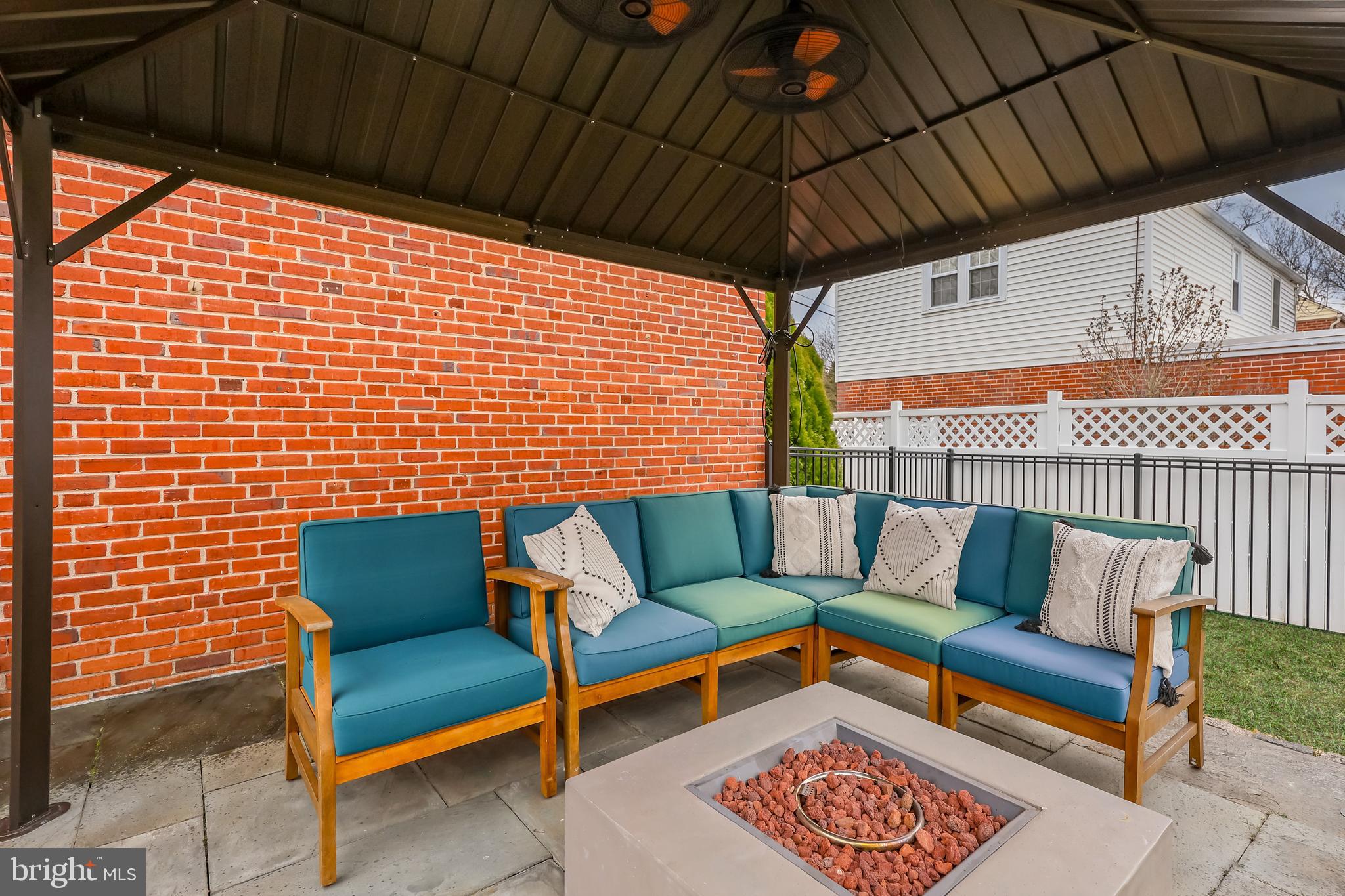 216 Earlington Rd