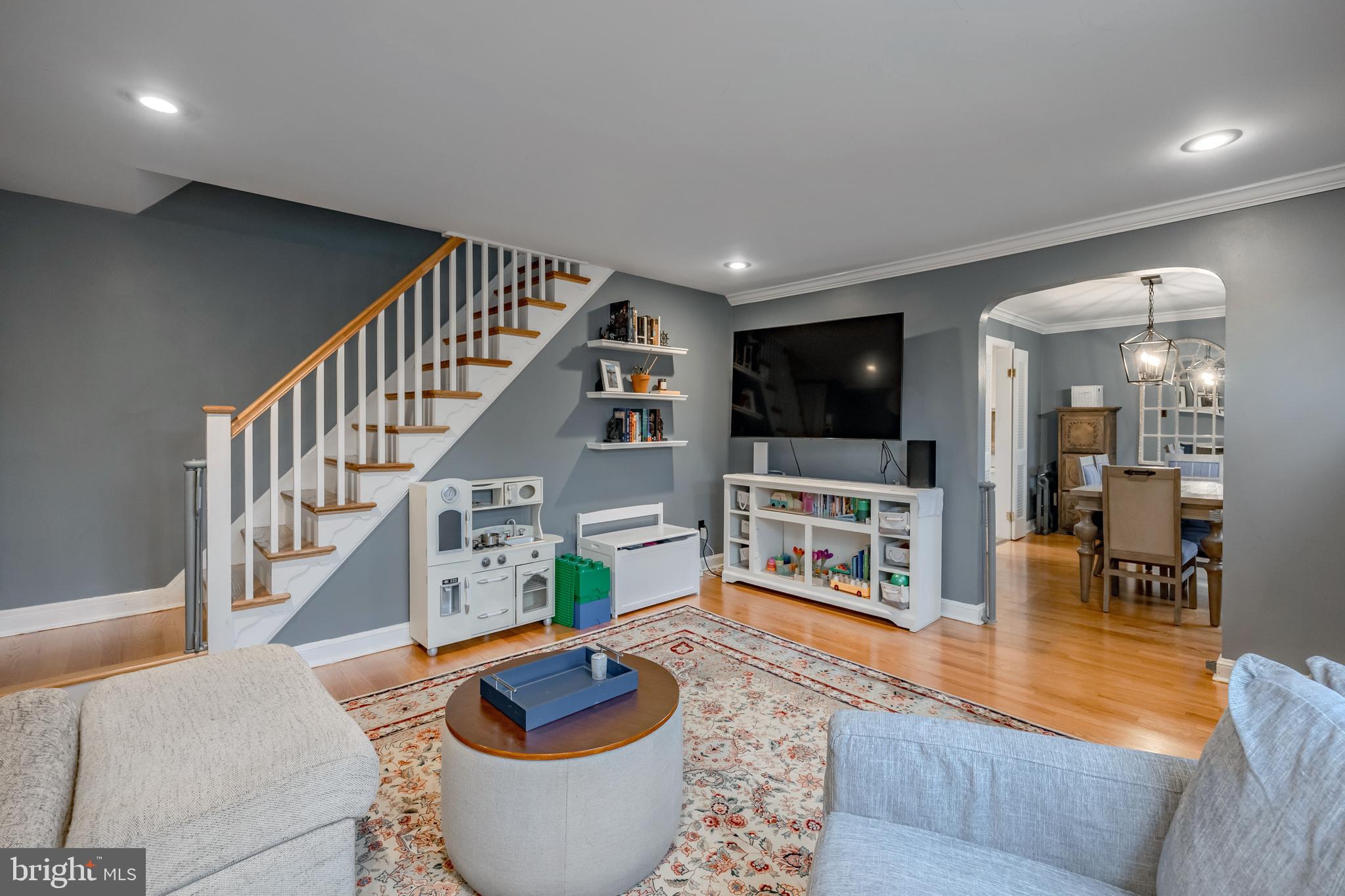216 Earlington Rd