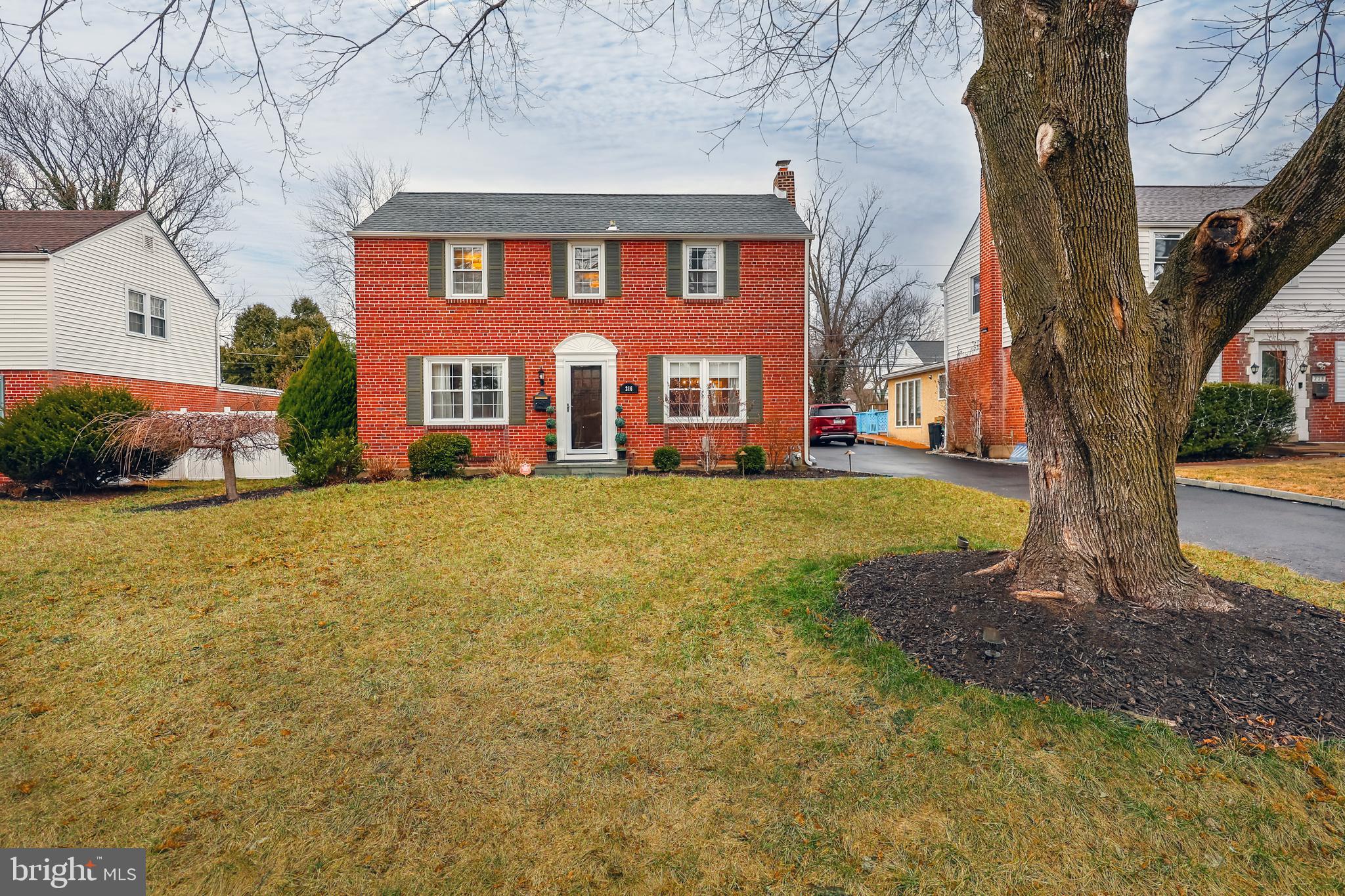 216 Earlington Rd