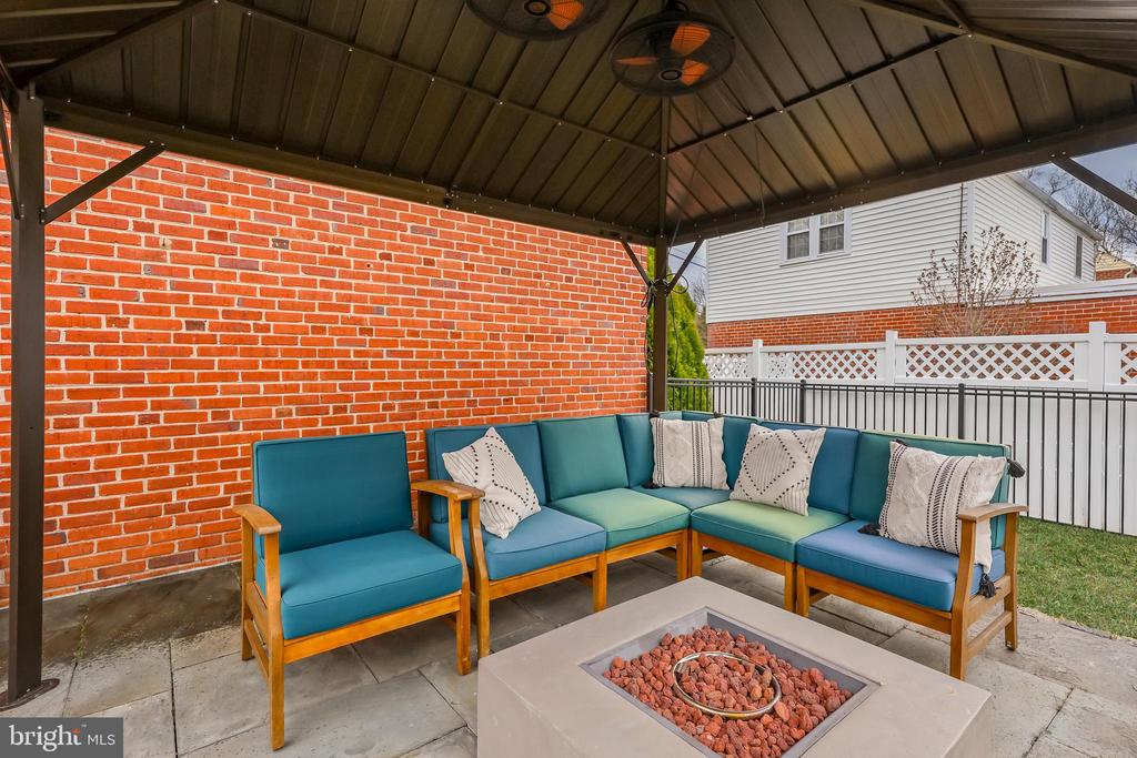 216 Earlington Rd