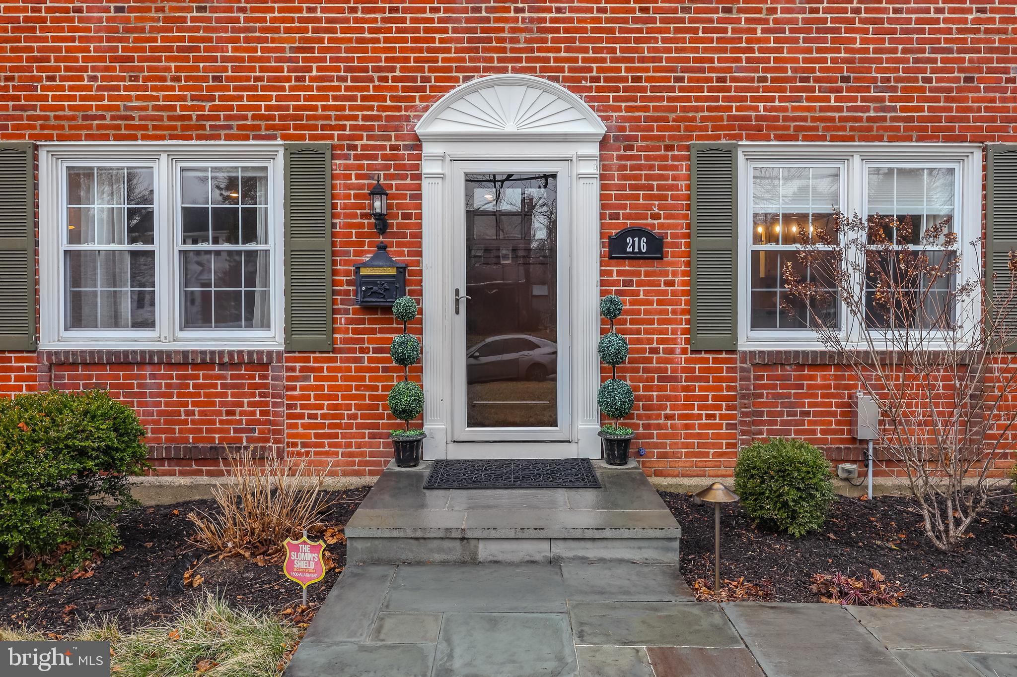216 Earlington Rd