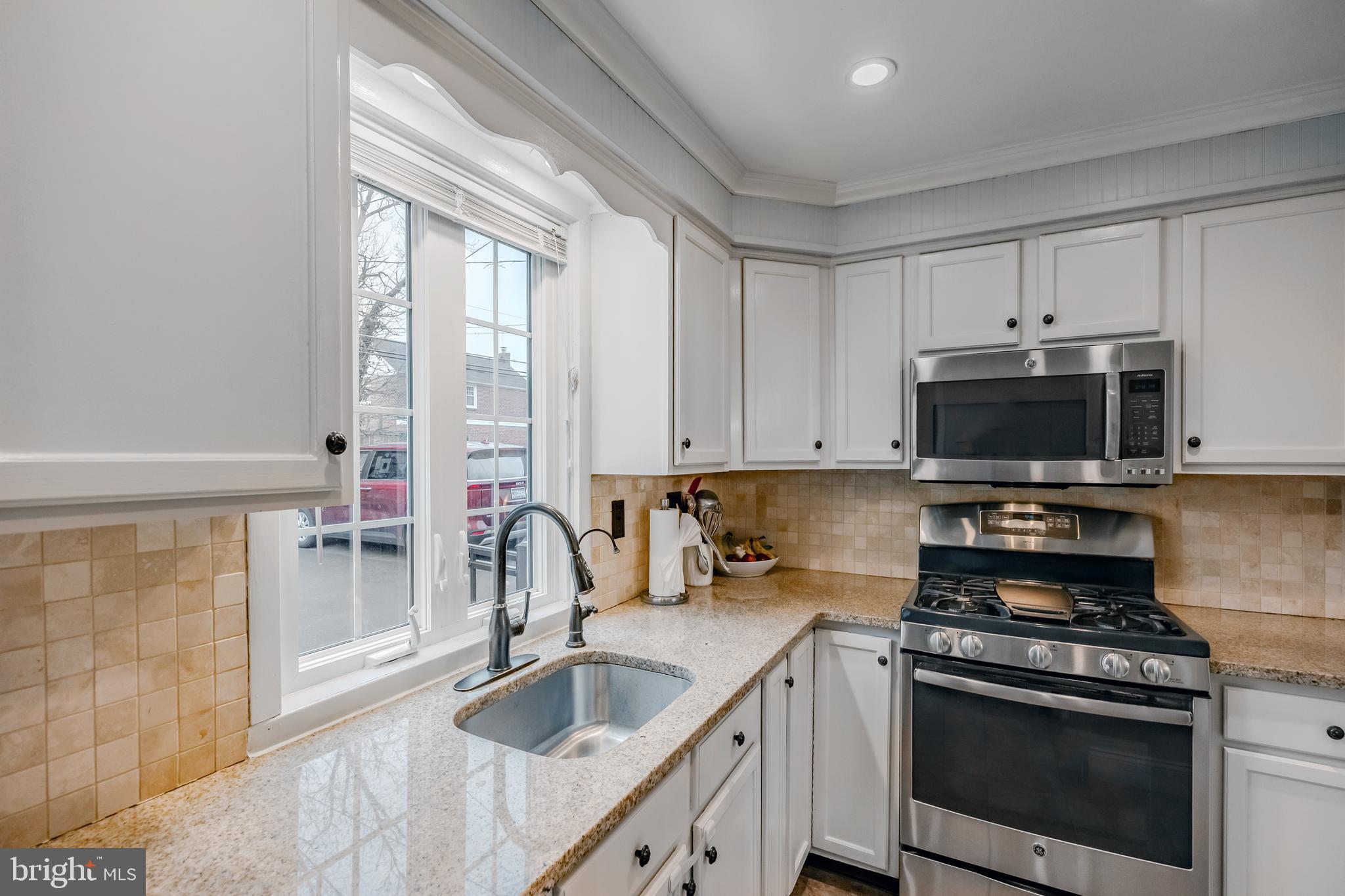 216 Earlington Rd