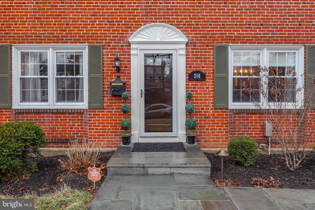 216 Earlington Rd
