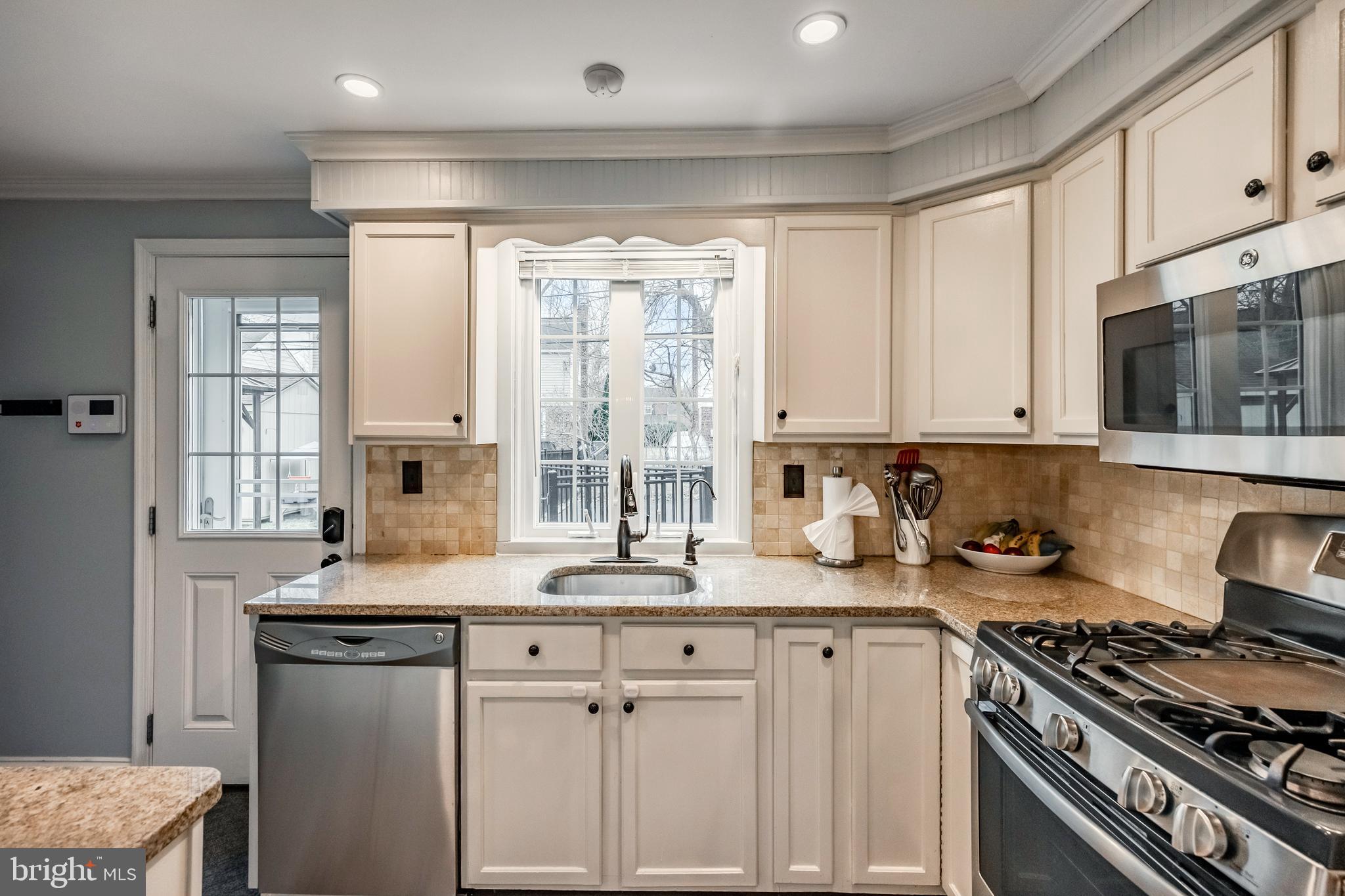 216 Earlington Rd