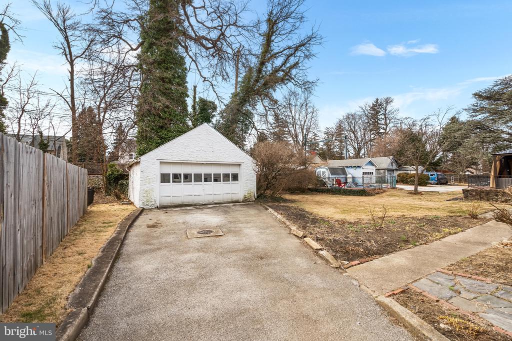 3770 WOODLAND AVENUE