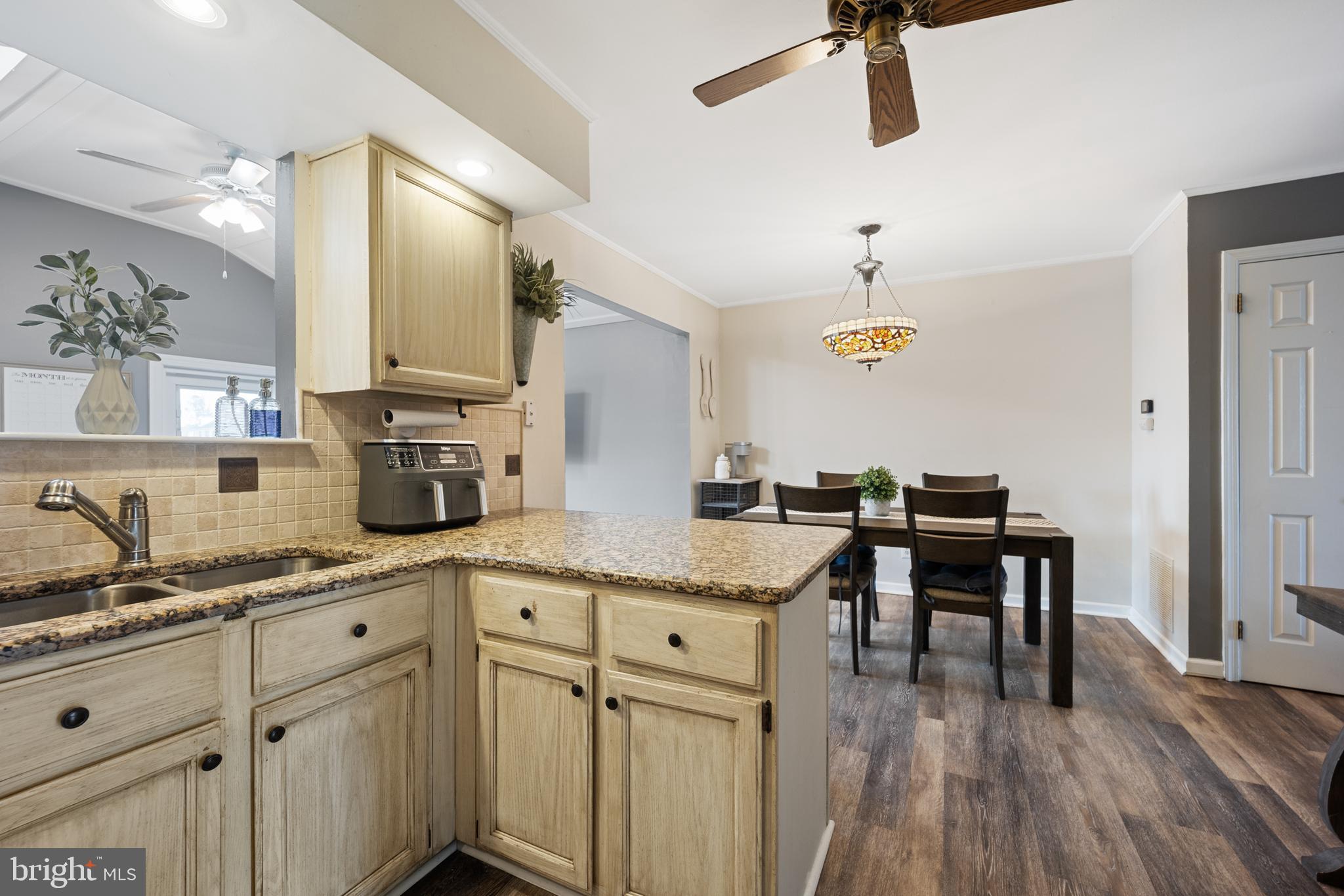 404 Carpenter Cir