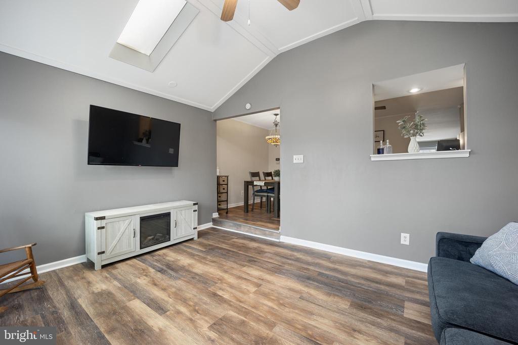 404 Carpenter Cir