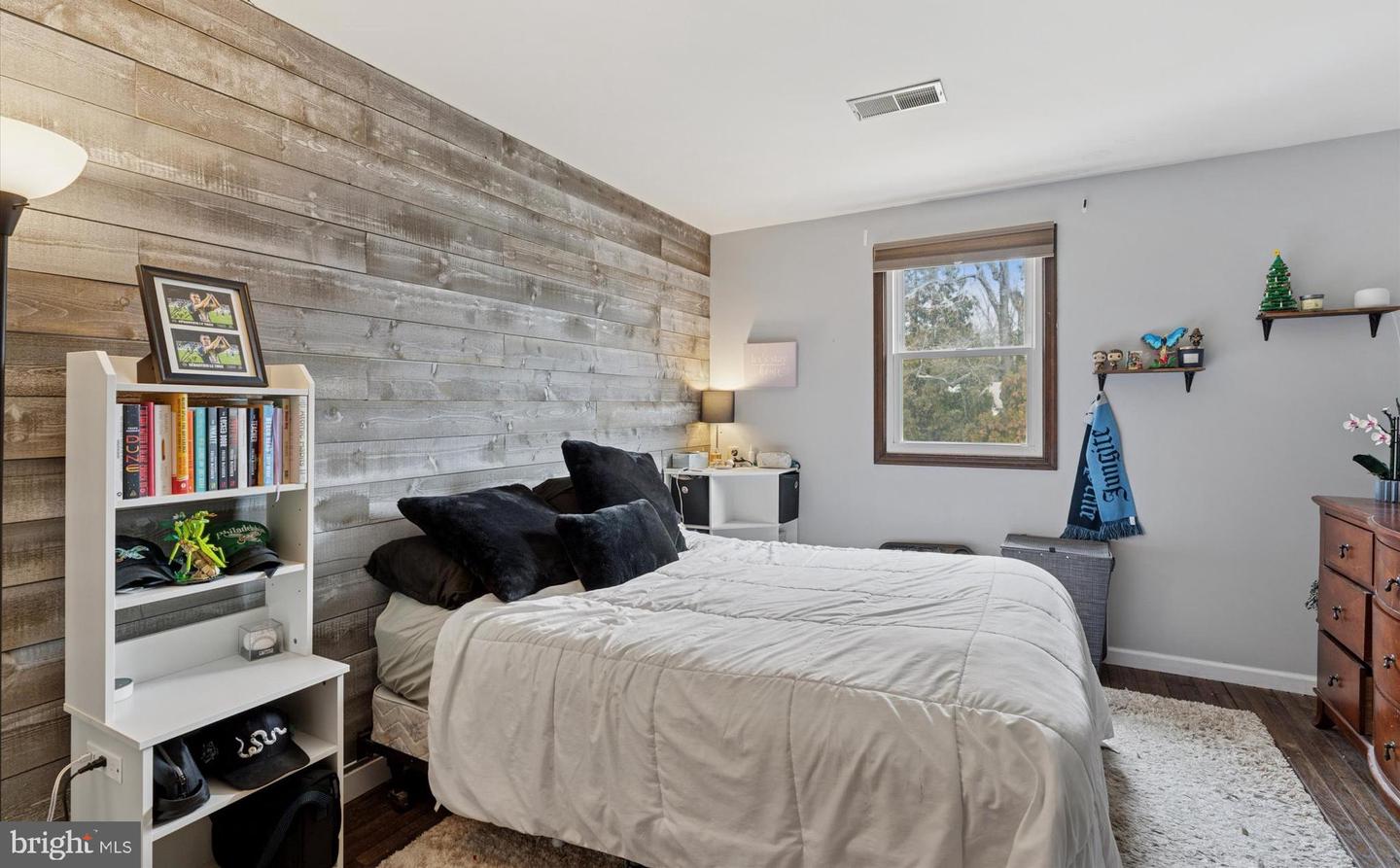 8 Todmorden Ln