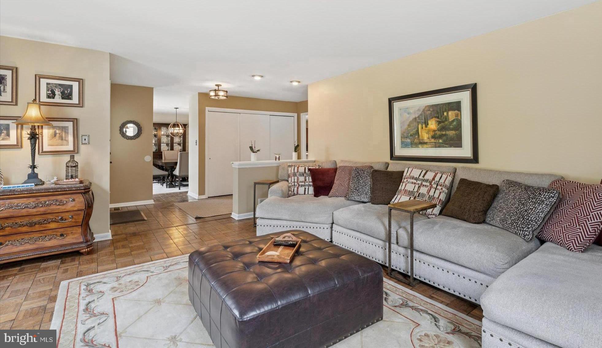8 Todmorden Ln