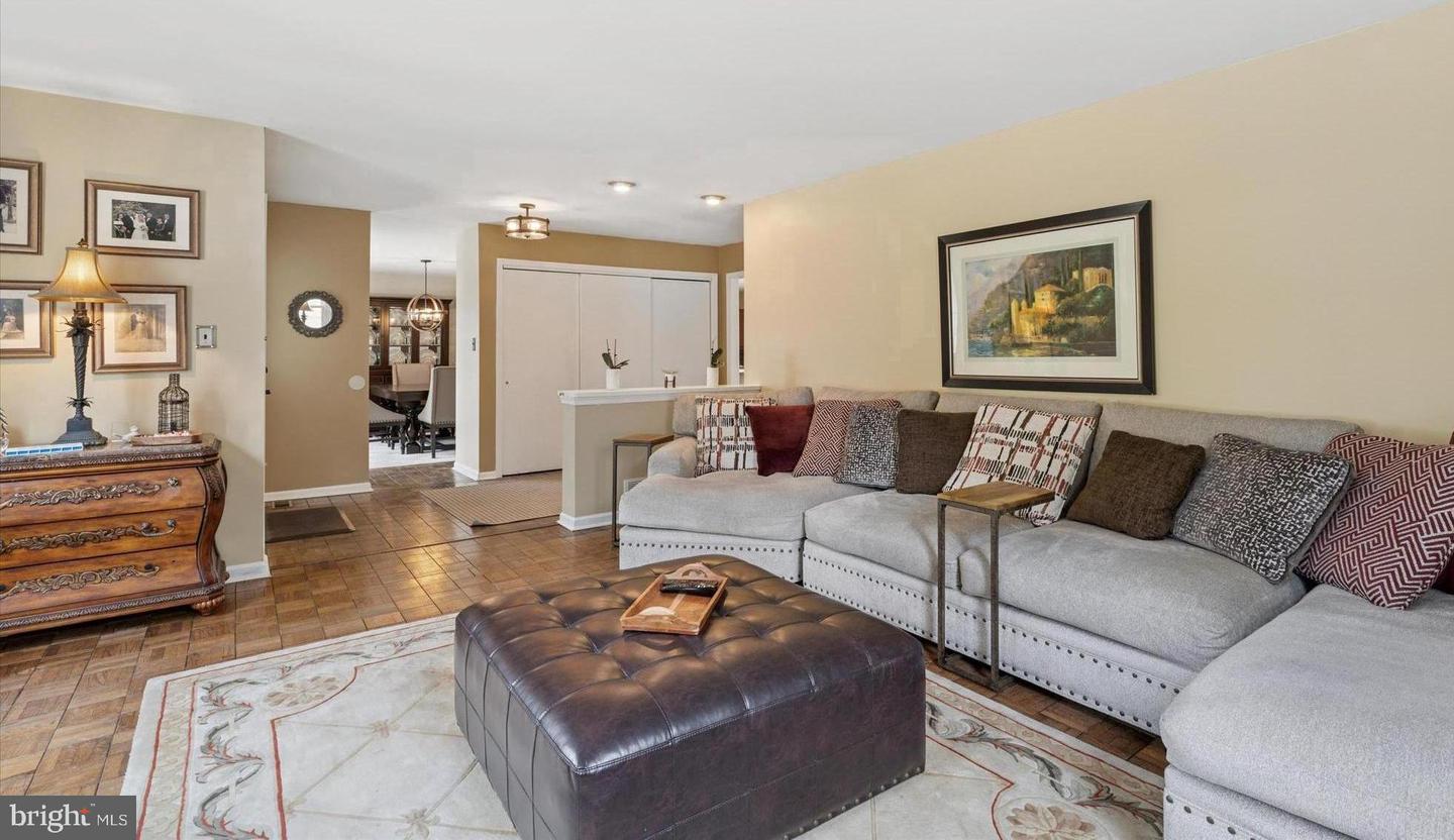8 Todmorden Ln