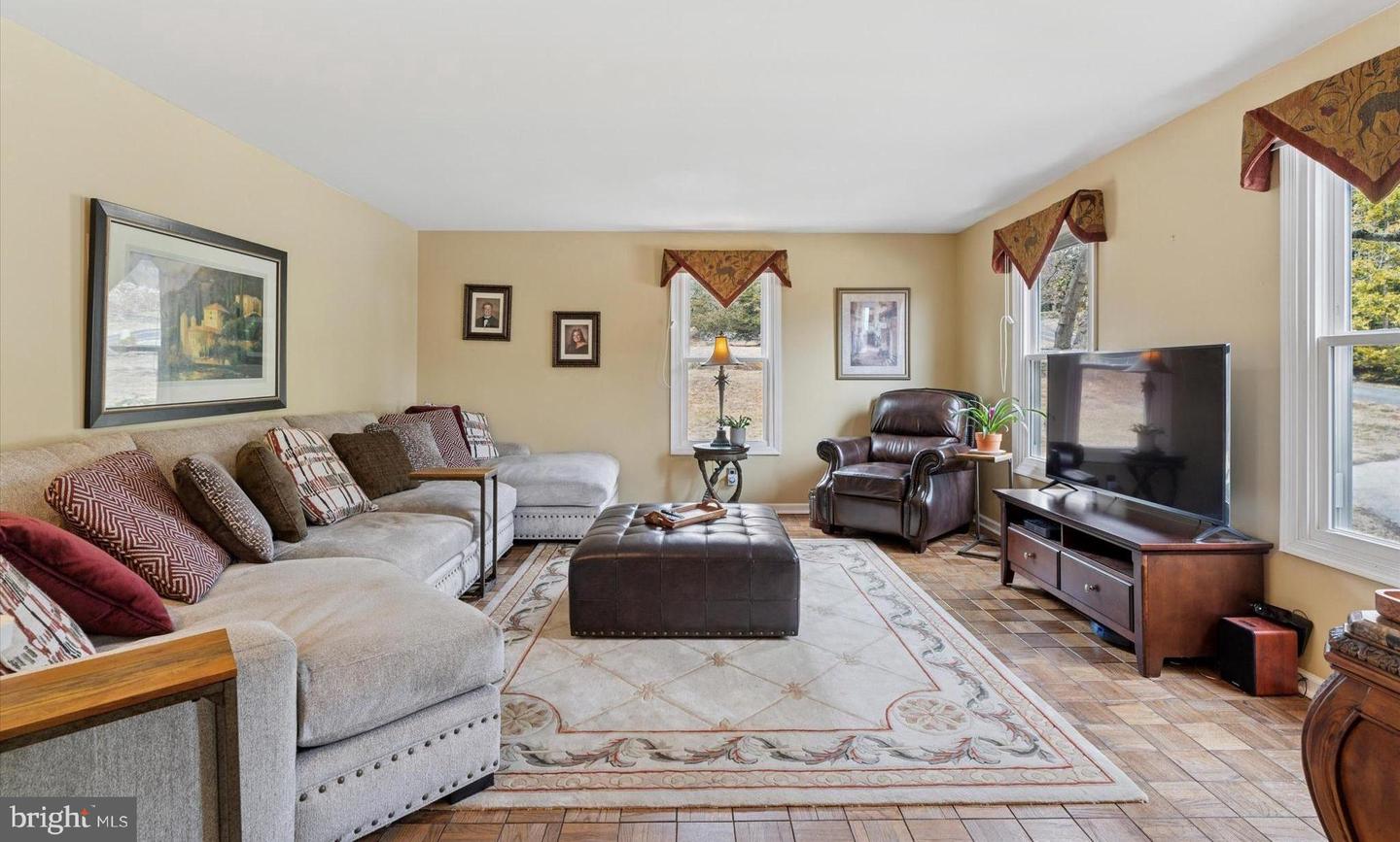 8 Todmorden Ln