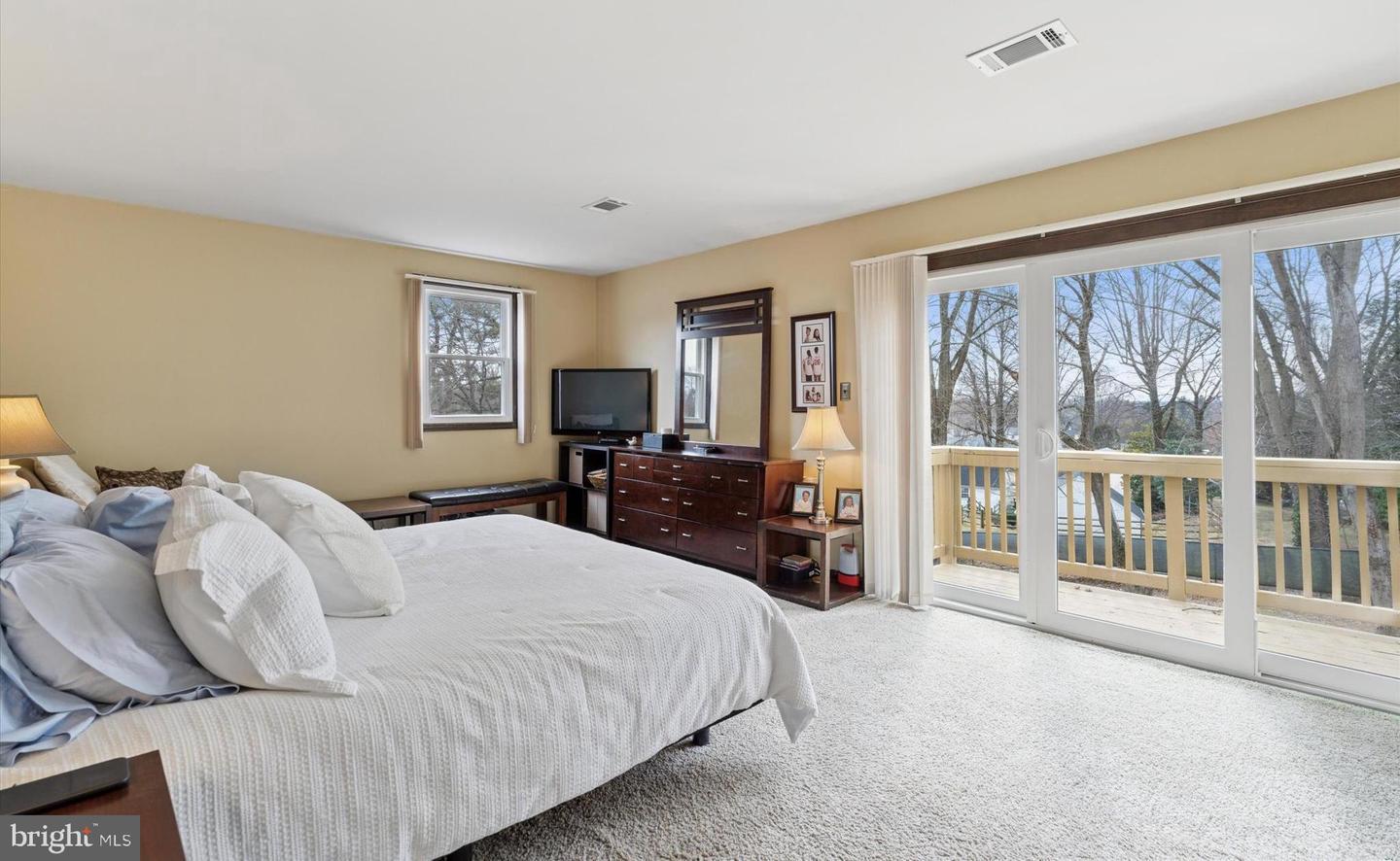 8 Todmorden Ln