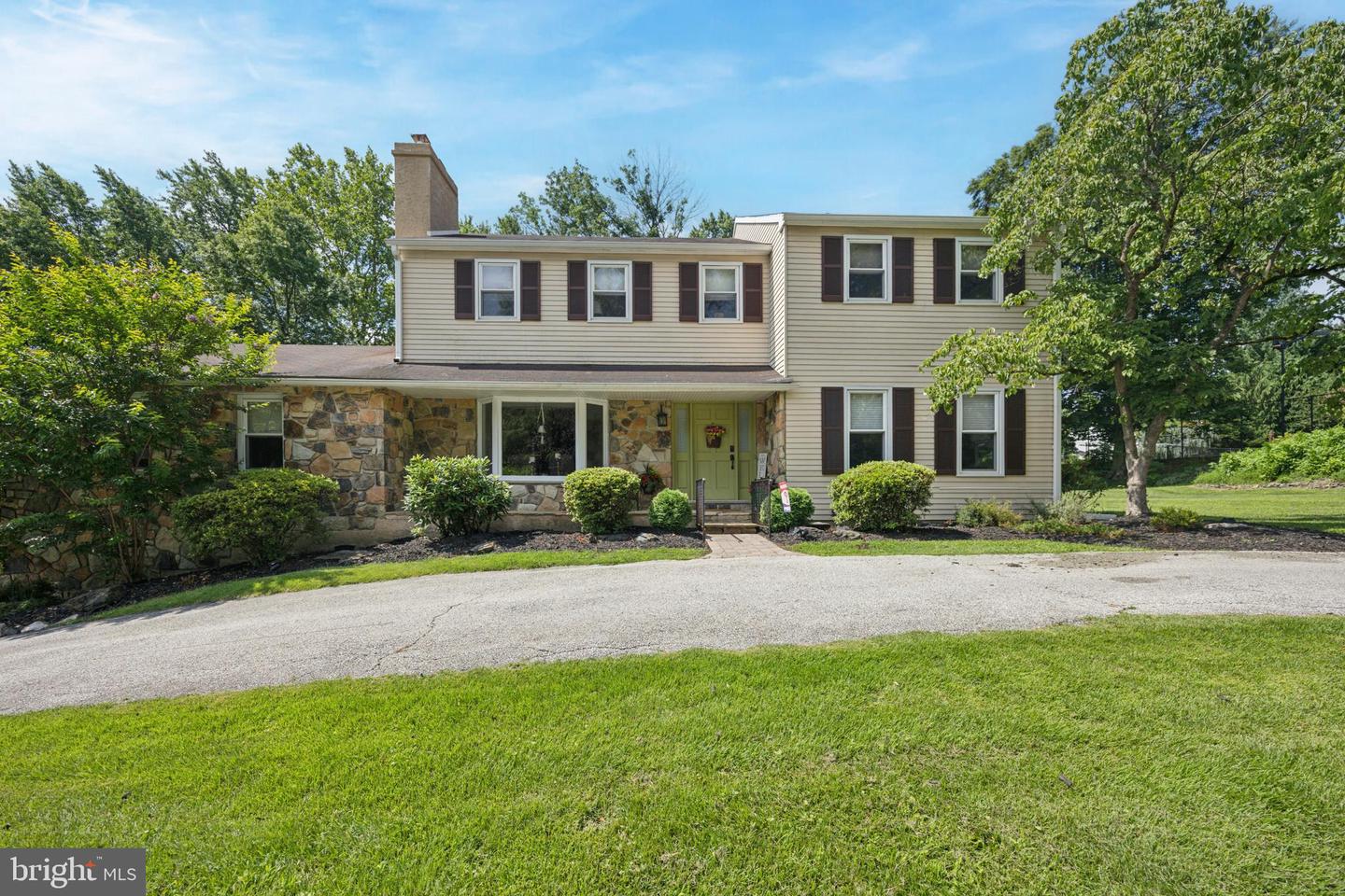 8 Todmorden Ln