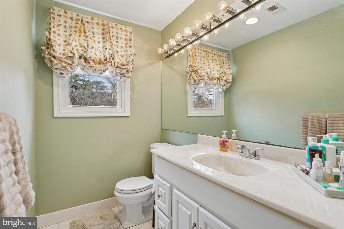 8 Todmorden Ln