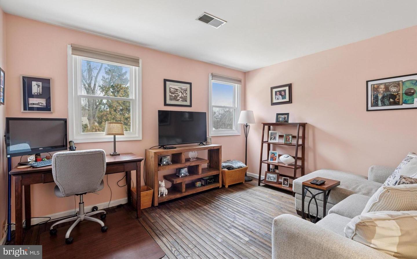 8 Todmorden Ln