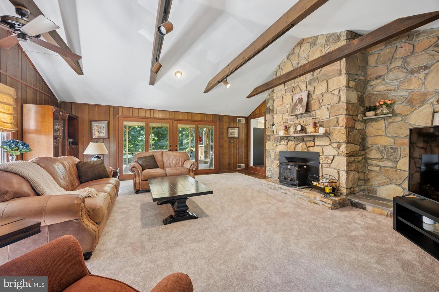 8 Todmorden Ln