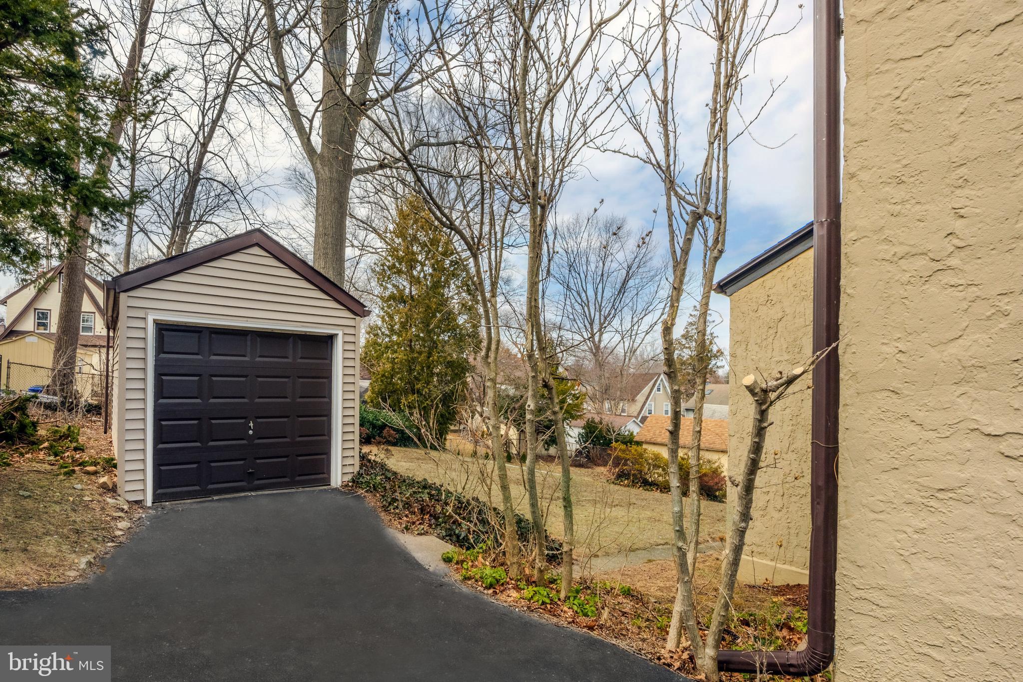 2418 Rosewood Ln