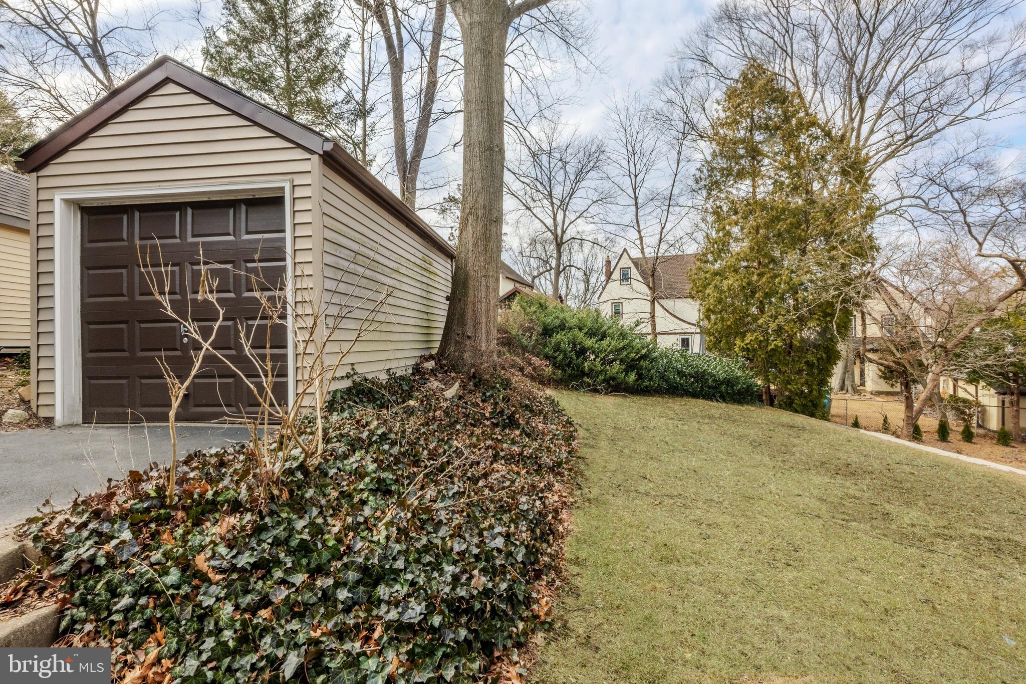 2418 Rosewood Ln