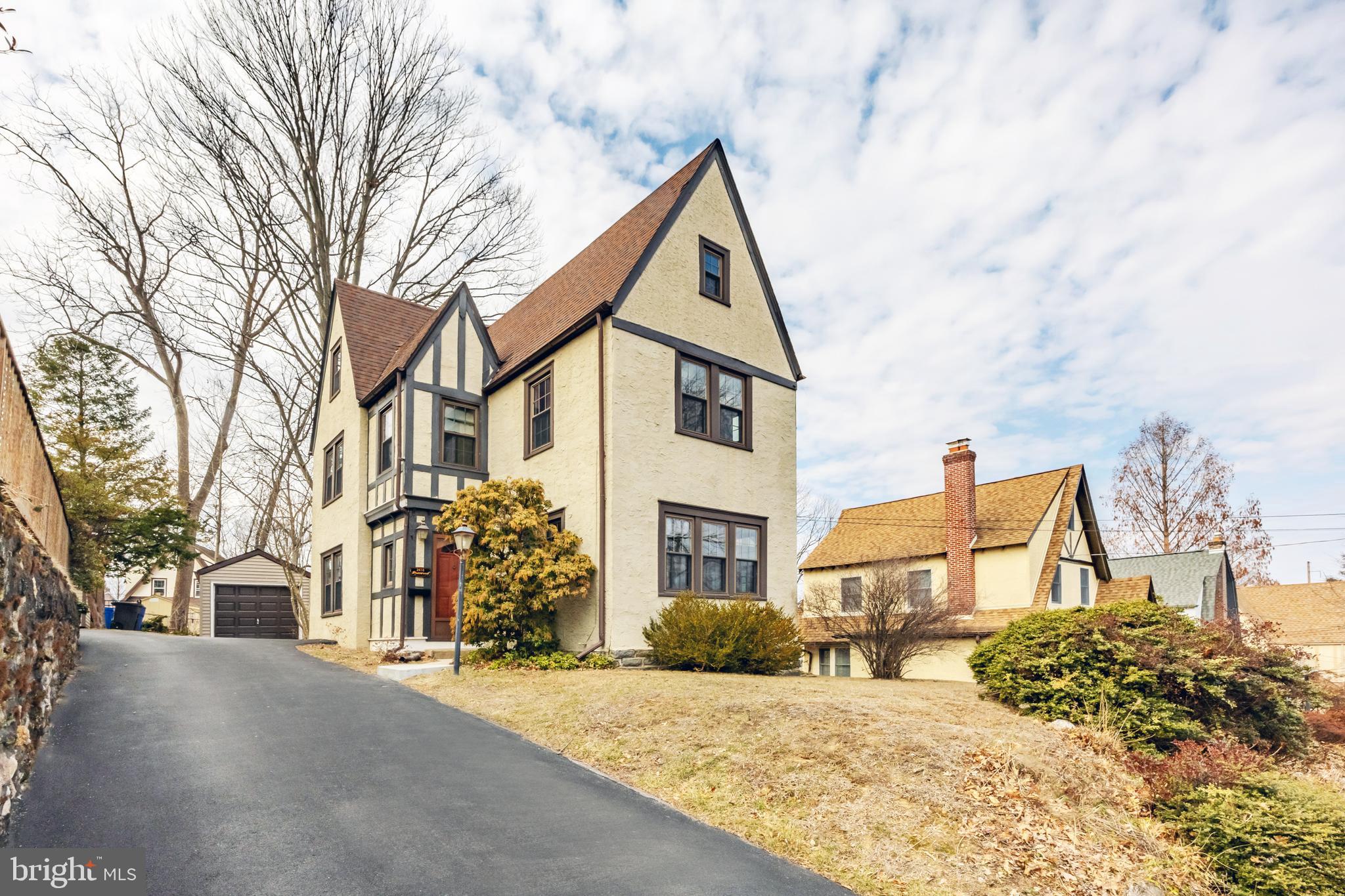 2418 Rosewood Ln