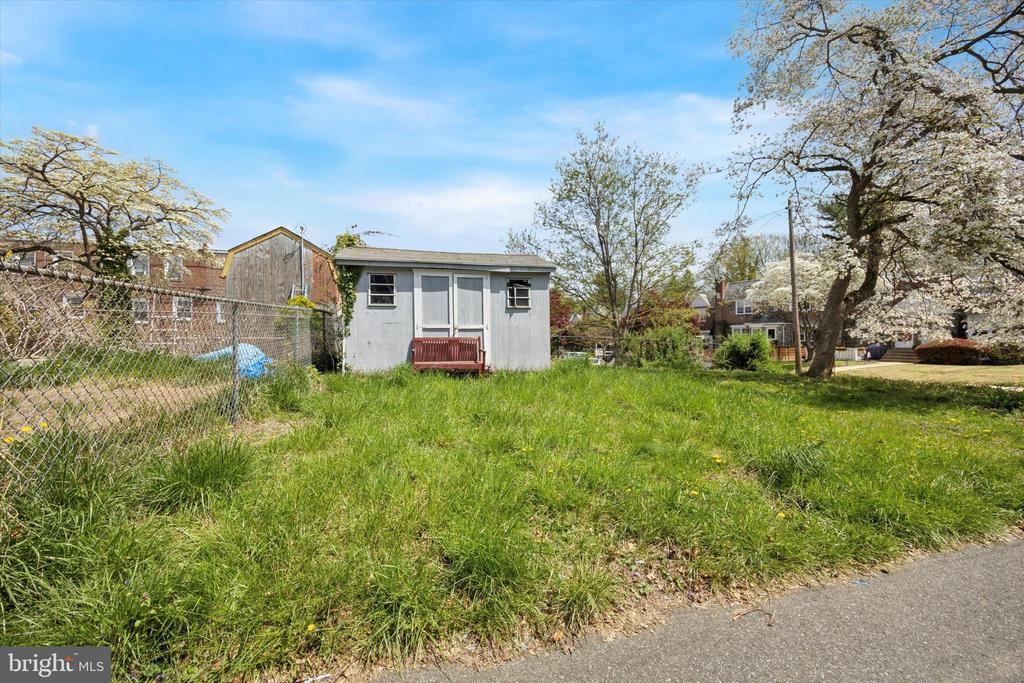 717 EATON RD