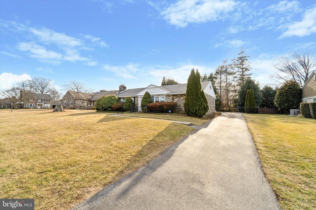 204 N CONCORD AVENUE