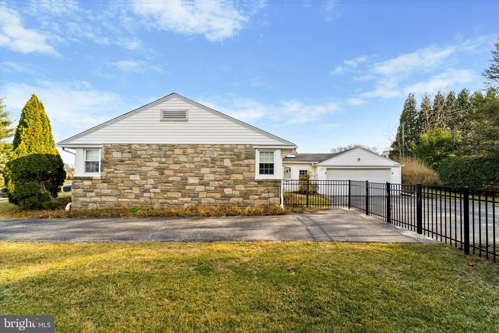 204 N CONCORD AVENUE