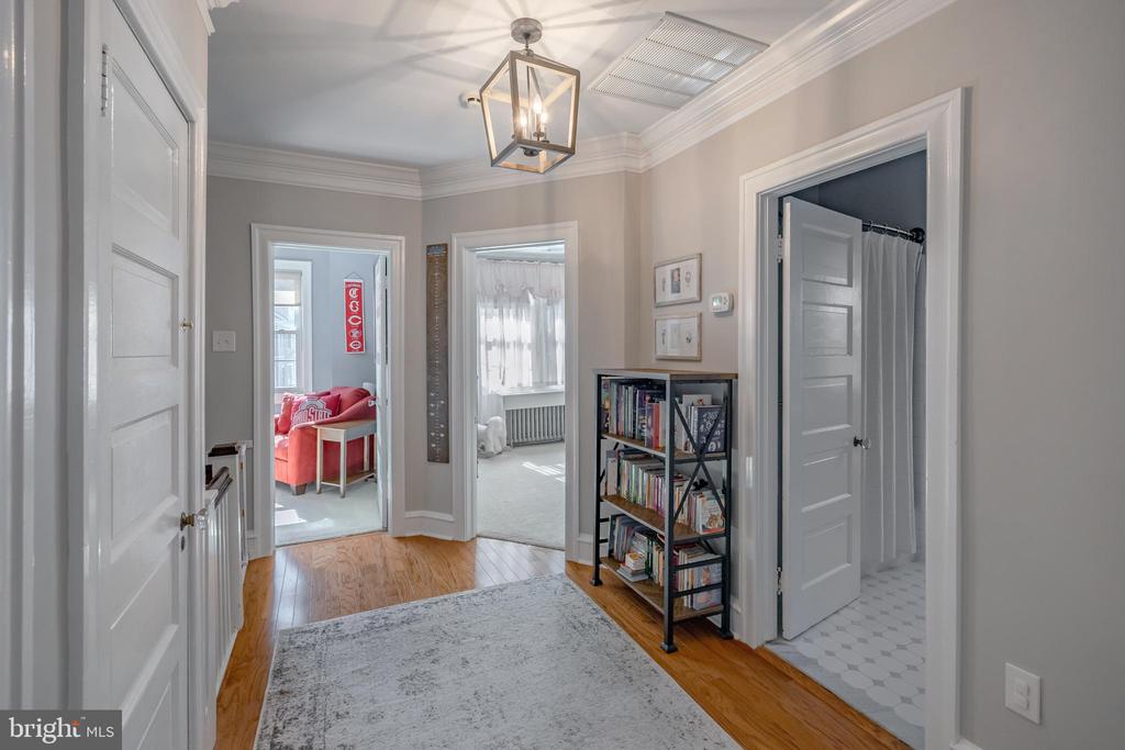 21 E Turnbull Ave