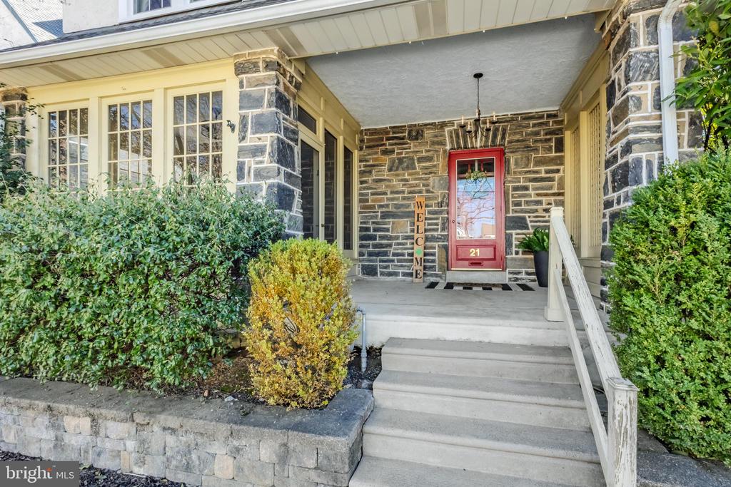 21 E Turnbull Ave