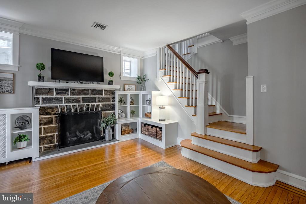 21 E Turnbull Ave