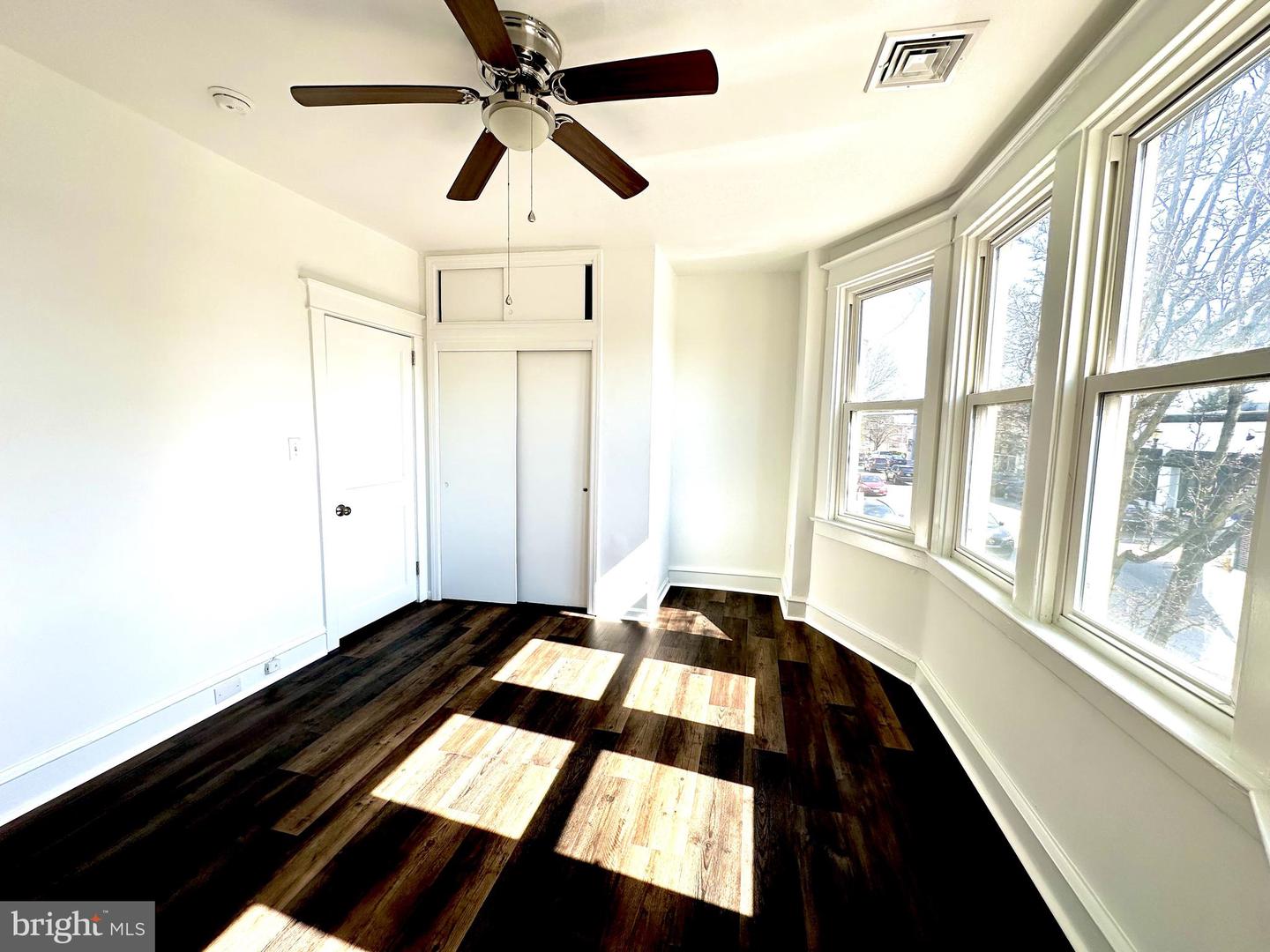 6 E EAGLE RD