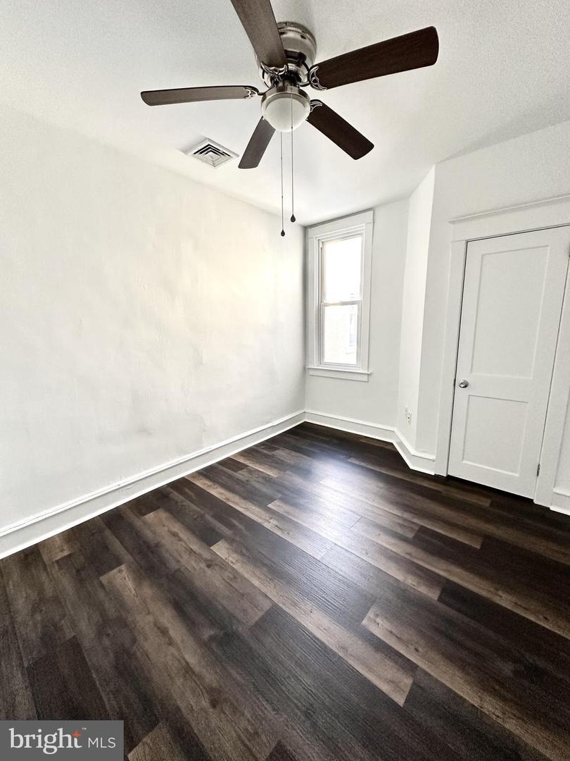 6 E EAGLE RD