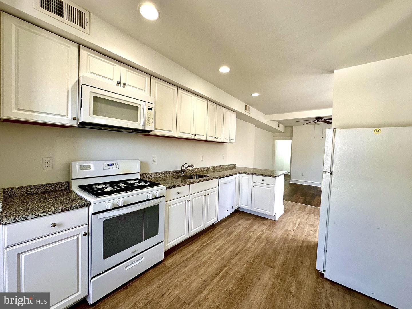 6 E EAGLE RD