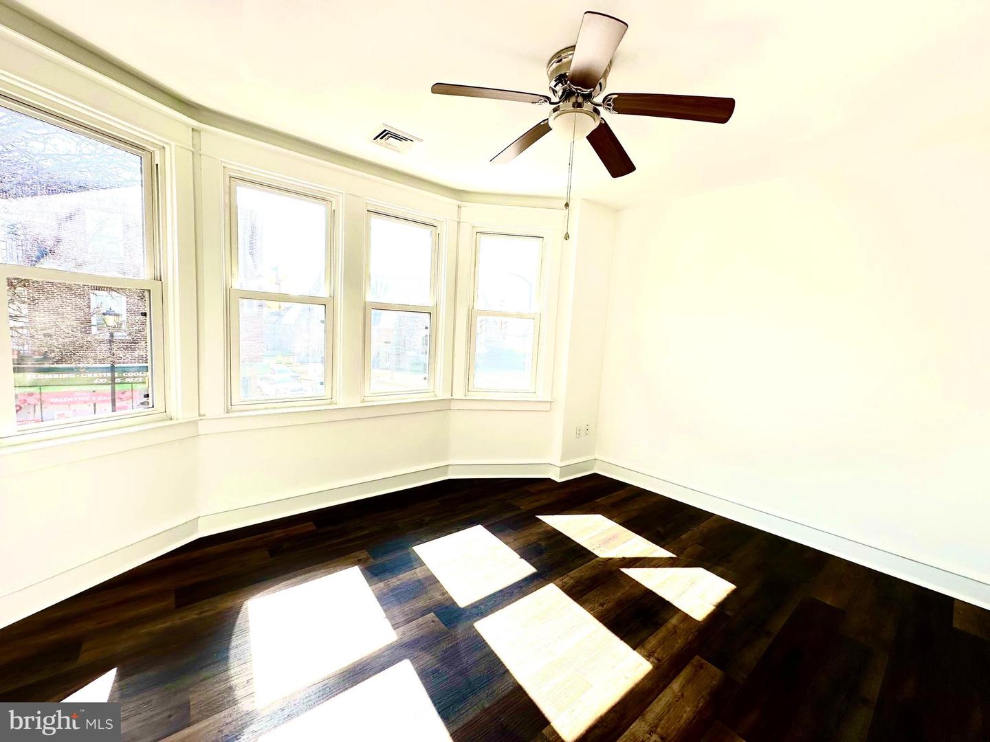 6 E EAGLE RD