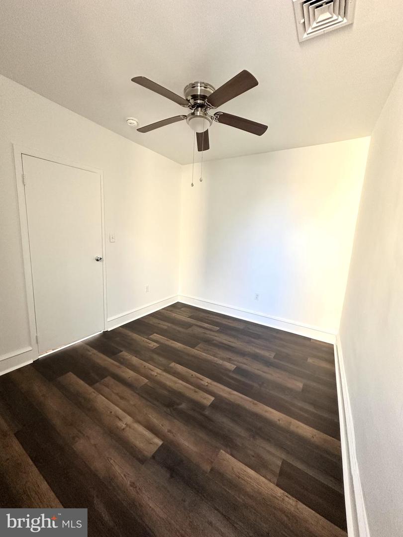 6 E EAGLE RD