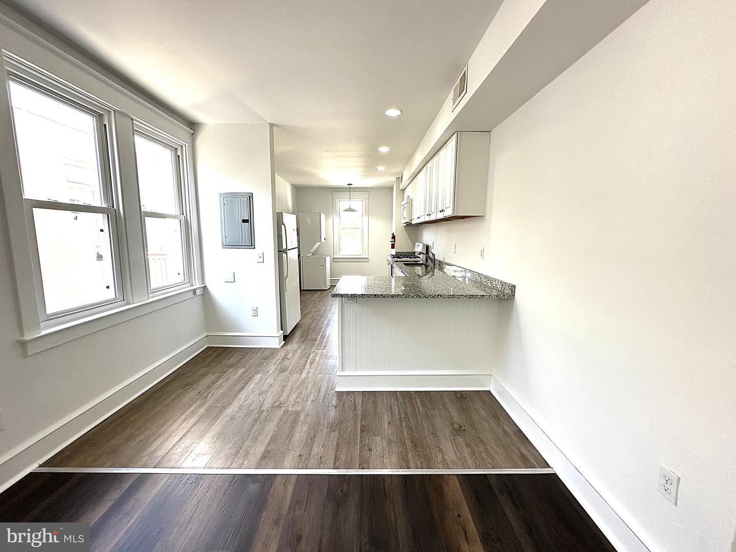 6 E EAGLE RD