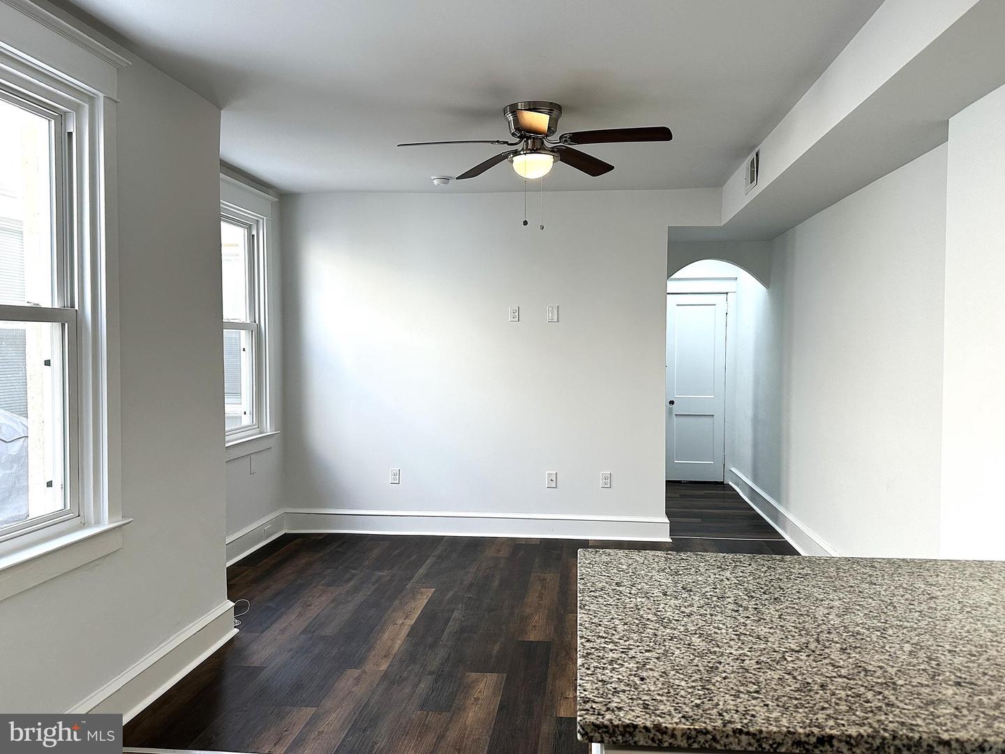 6 E EAGLE RD