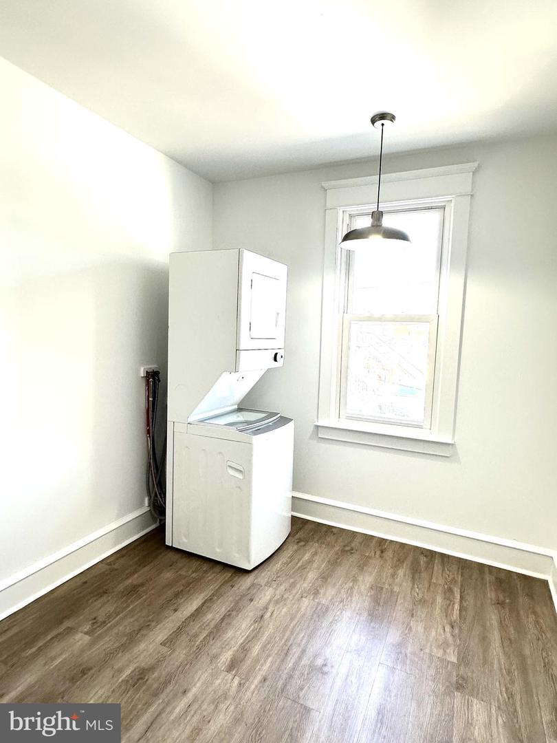 6 E EAGLE RD