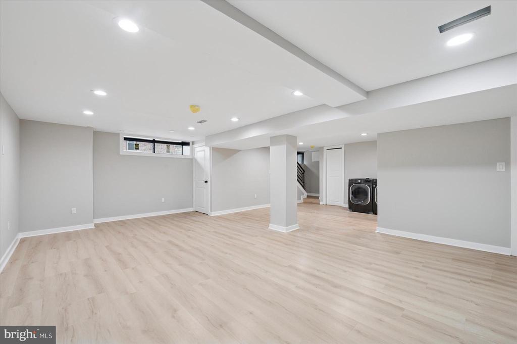 833 TURNER AVENUE