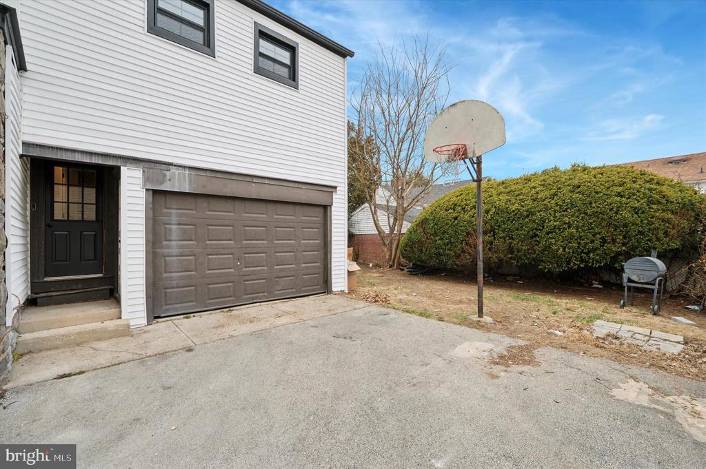 833 TURNER AVENUE