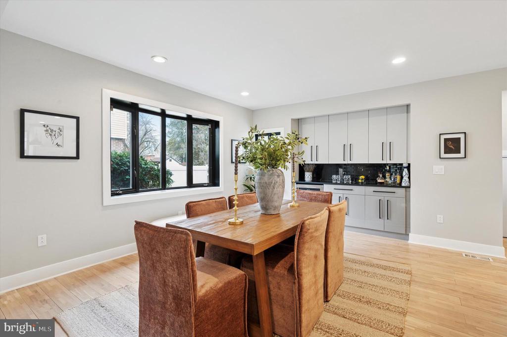 833 TURNER AVENUE