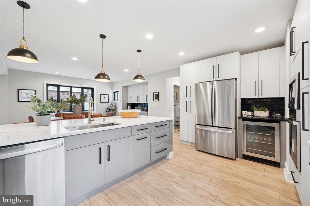 833 TURNER AVENUE