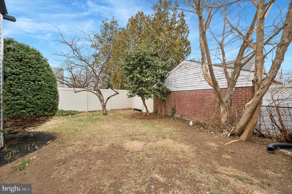 833 TURNER AVENUE