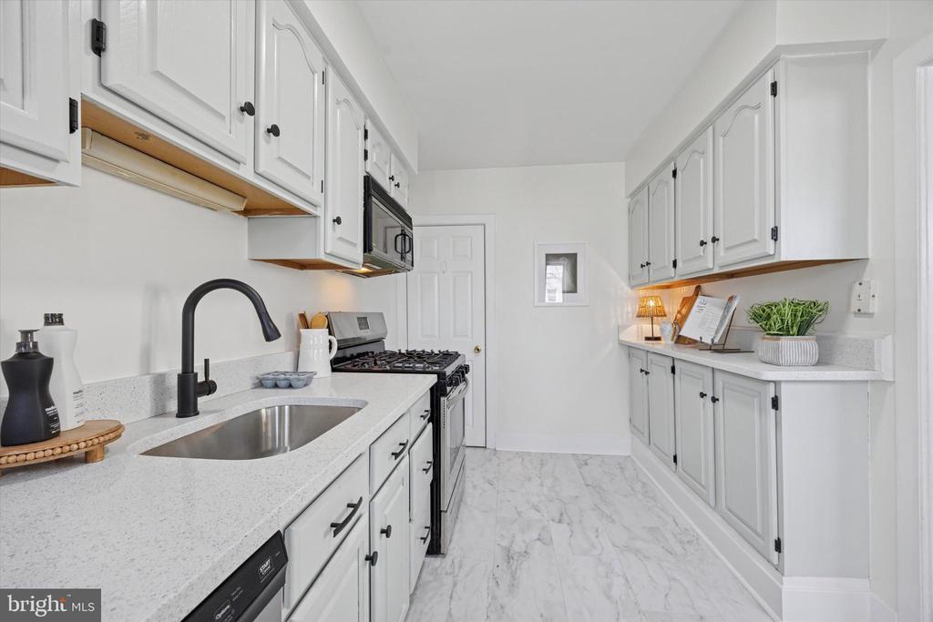 1221 HARDING DRIVE