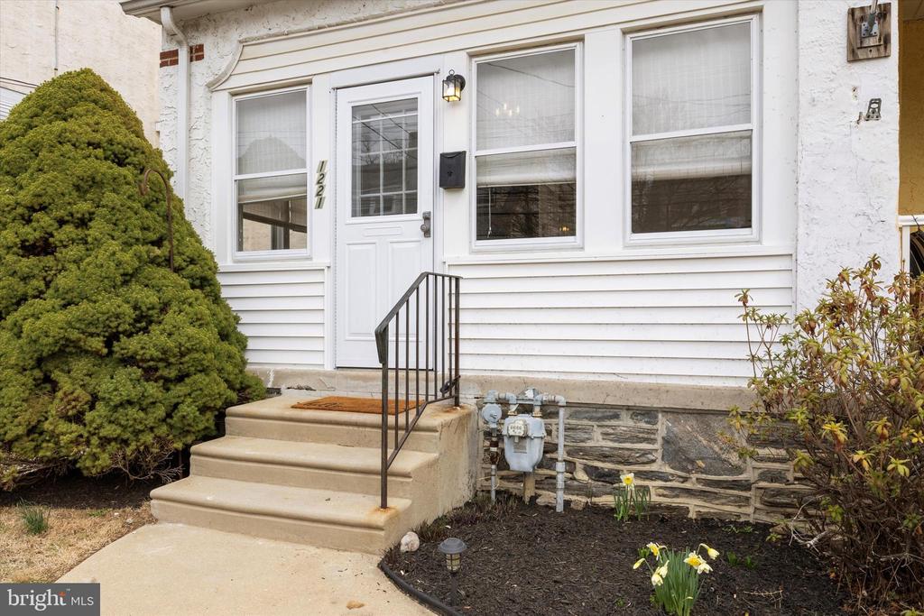1221 HARDING DRIVE