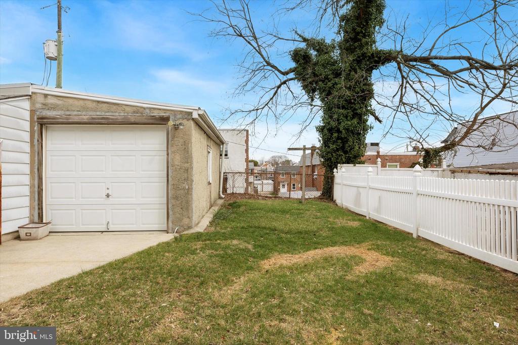 1221 HARDING DRIVE