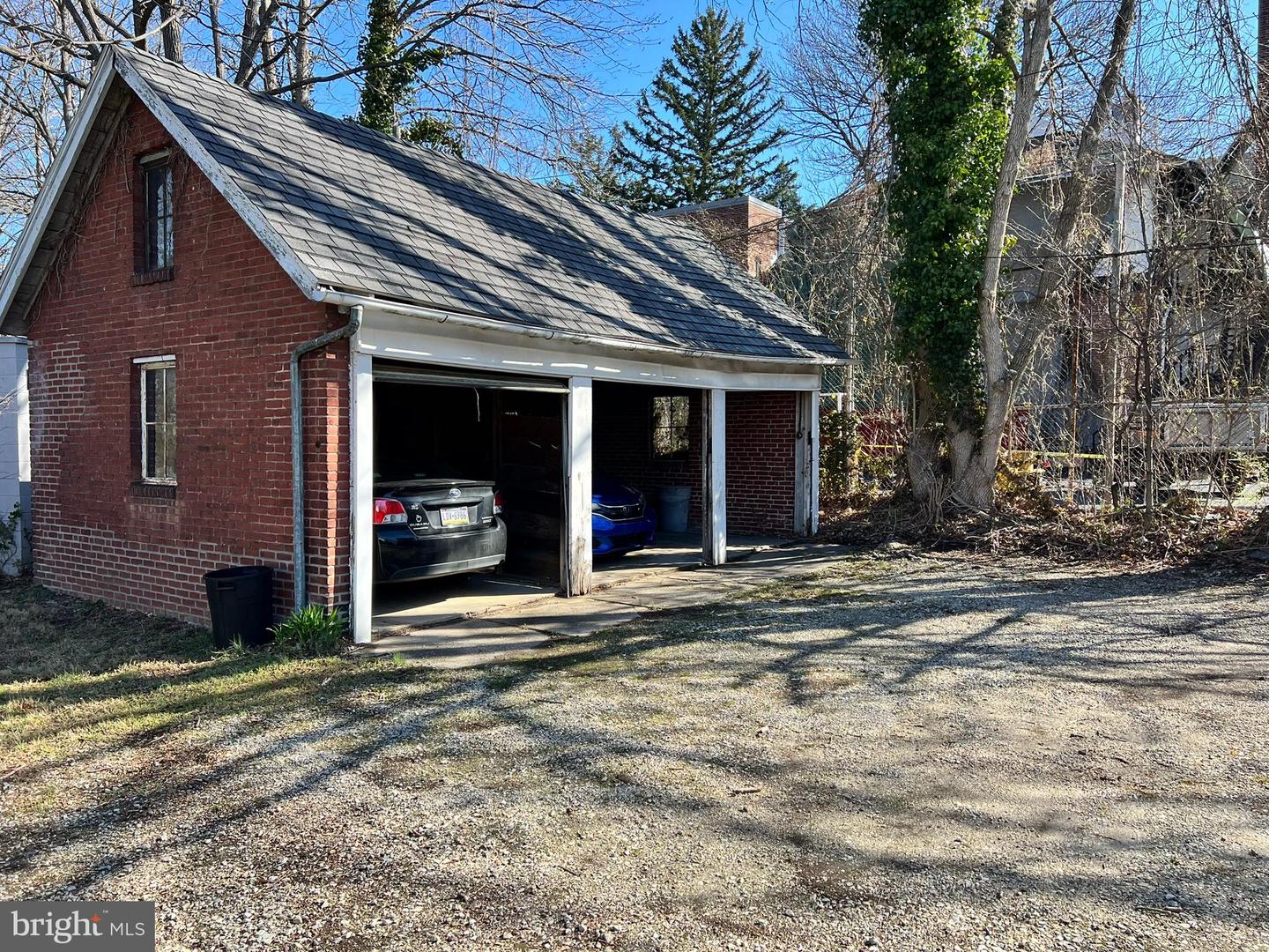 19 W Stewart Ave
