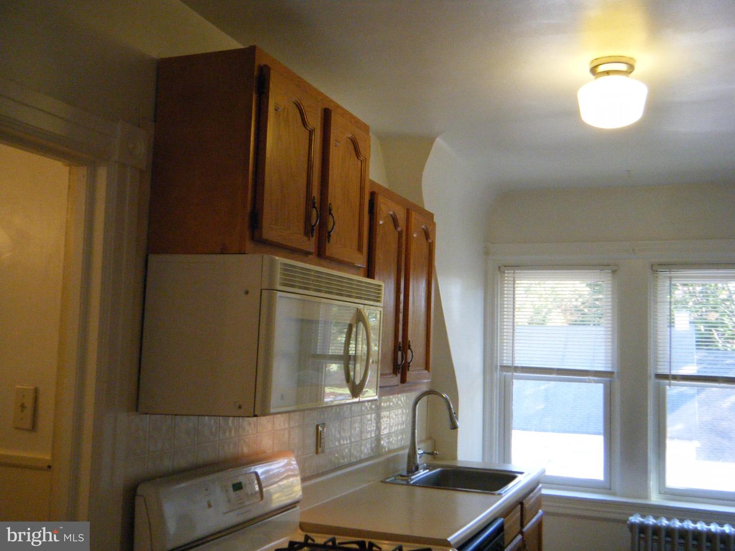 19 W Stewart Ave